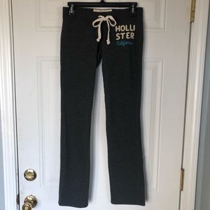 HOLISTER • GREY LOGO SWEATPANTS